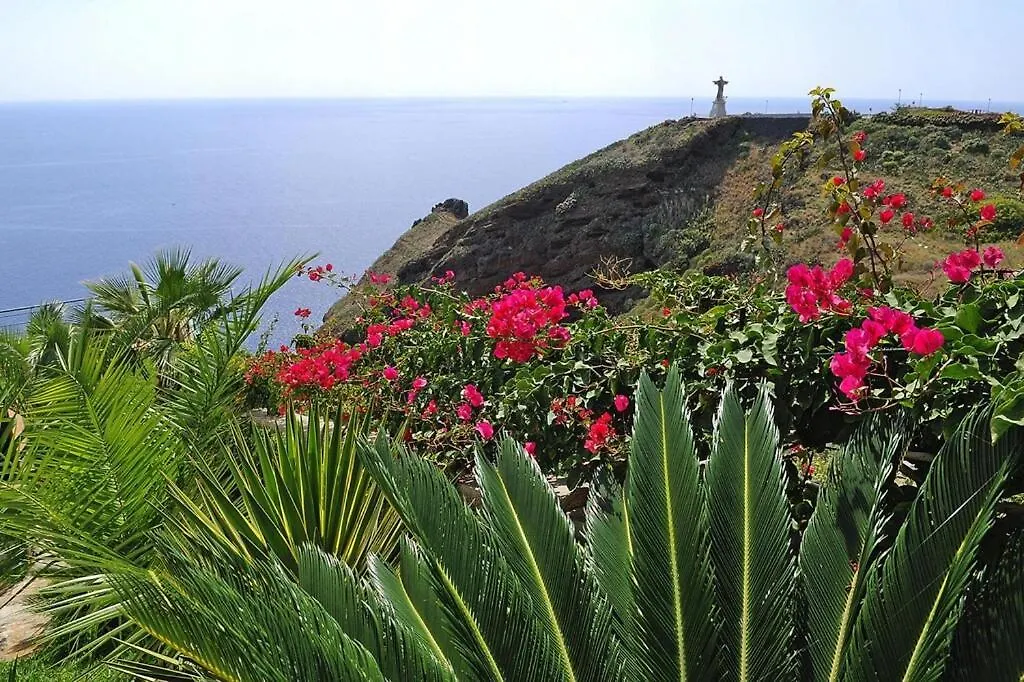Very Confortable Holiday Villa In Canico, Madeira  קאניקו