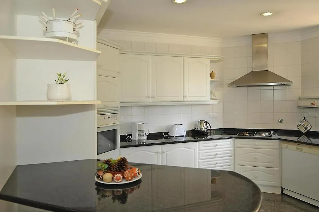 Very Confortable Holiday Villa In Canico, Madeira